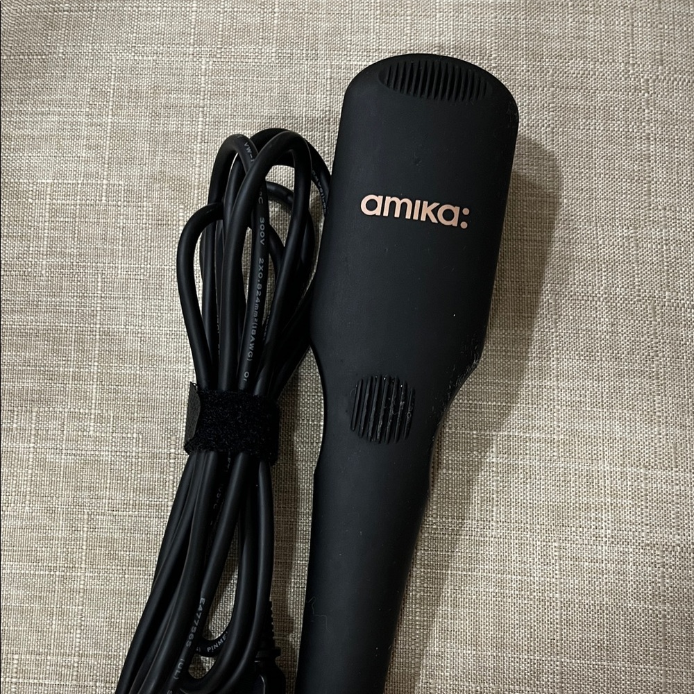 Amika Smoothing Brush Polished Perfection